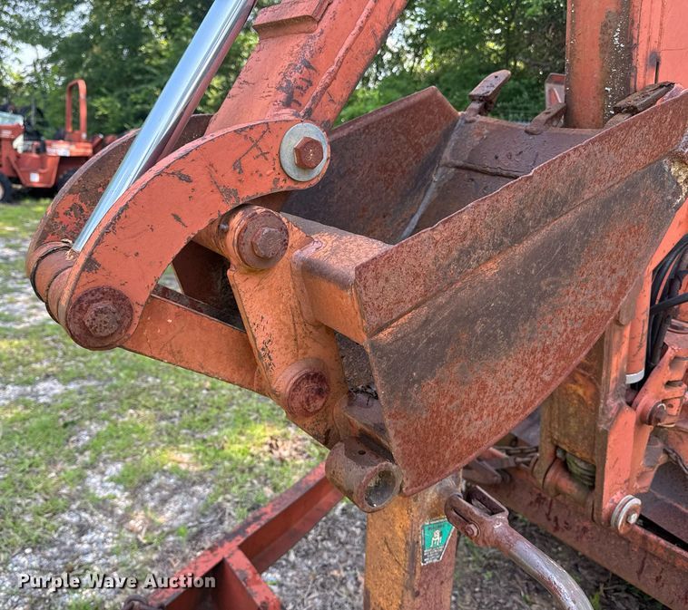 image for item DU7765 1985 Ditch Witch 3210 trencher