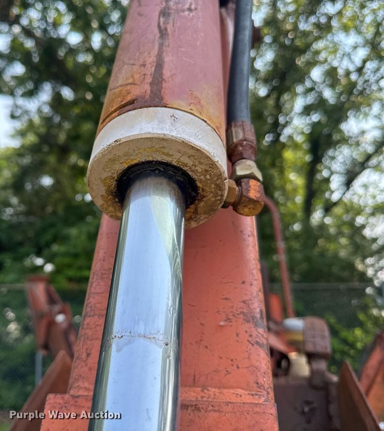 image for item DU7765 1985 Ditch Witch 3210 trencher