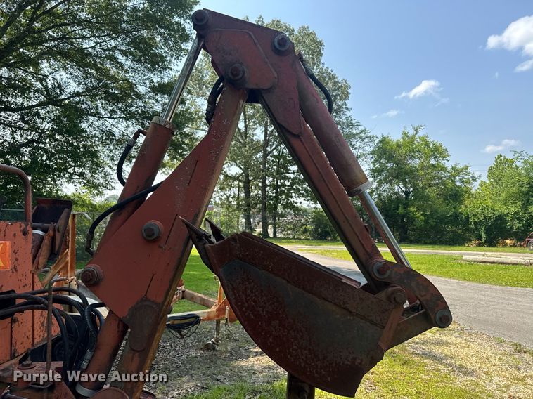 image for item DU7765 1985 Ditch Witch 3210 trencher