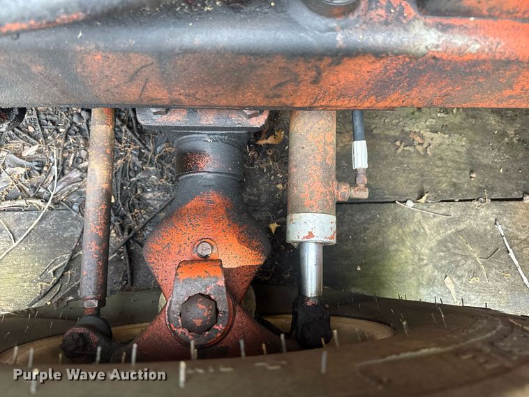 image for item DU7765 1985 Ditch Witch 3210 trencher