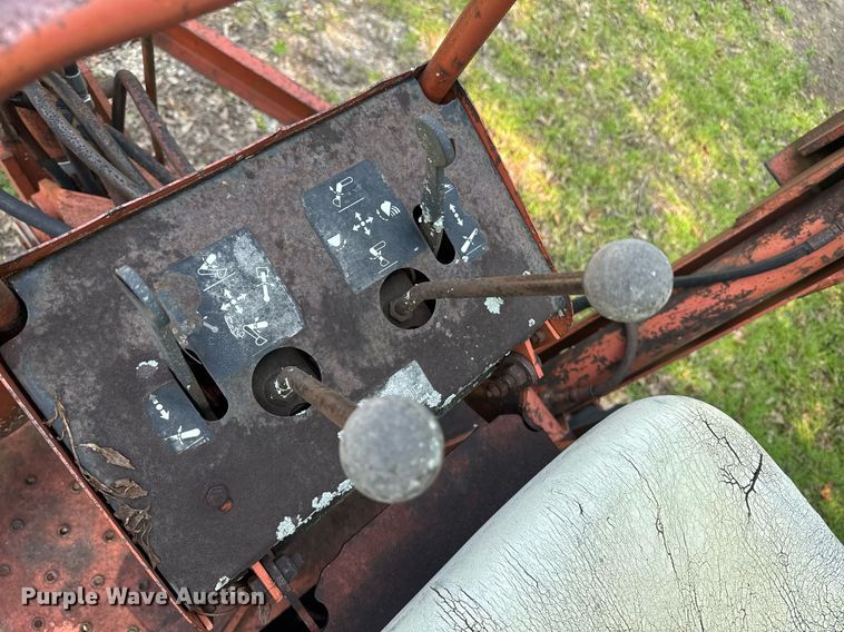 image for item DU7765 1985 Ditch Witch 3210 trencher