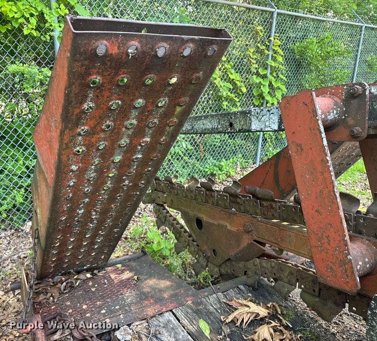 image for item DU7765 1985 Ditch Witch 3210 trencher