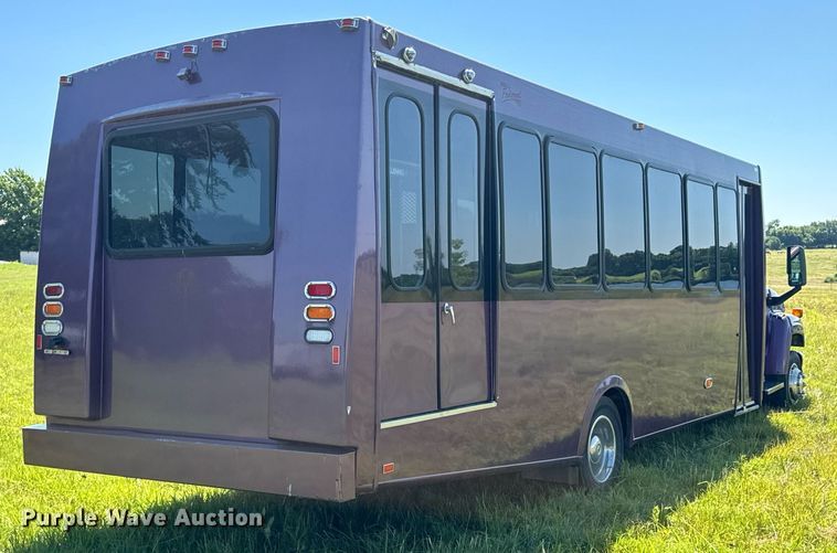 image for item DU9213 2009 GMC C5V042 shuttle bus