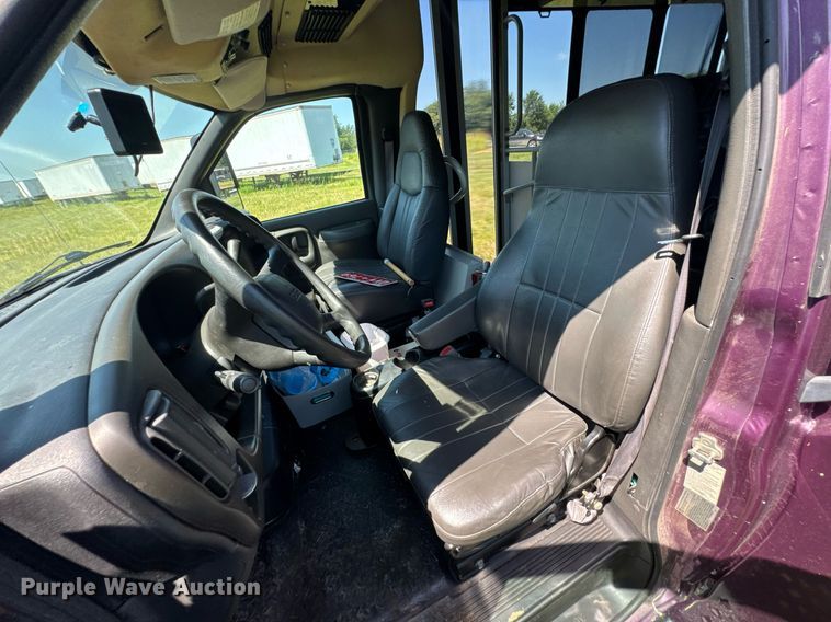 image for item DU9213 2009 GMC C5V042 shuttle bus