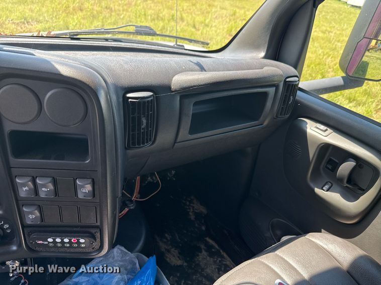 image for item DU9213 2009 GMC C5V042 shuttle bus