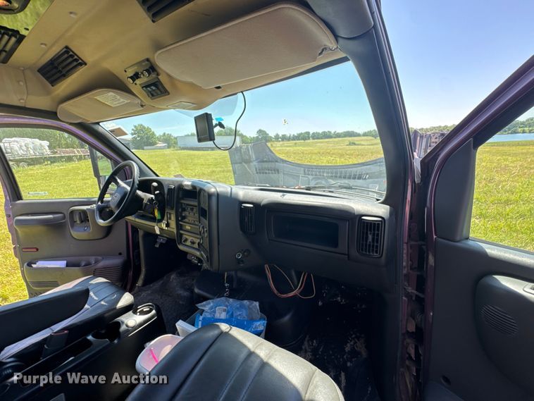 image for item DU9213 2009 GMC C5V042 shuttle bus