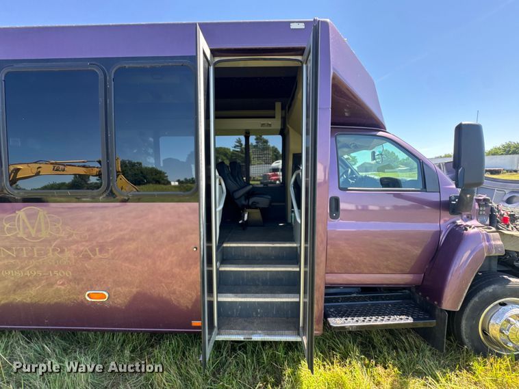 image for item DU9213 2009 GMC C5V042 shuttle bus