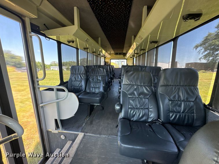 image for item DU9213 2009 GMC C5V042 shuttle bus