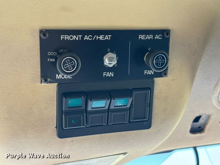 image for item DU9213 2009 GMC C5V042 shuttle bus