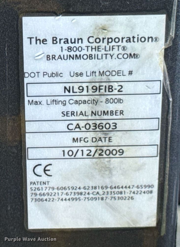 image for item DU9213 2009 GMC C5V042 shuttle bus