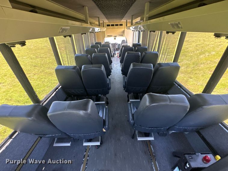 image for item DU9213 2009 GMC C5V042 shuttle bus