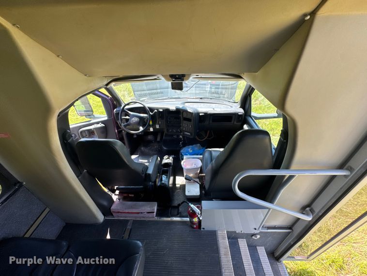 image for item DU9213 2009 GMC C5V042 shuttle bus