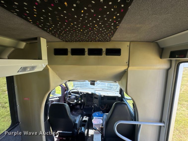 image for item DU9213 2009 GMC C5V042 shuttle bus