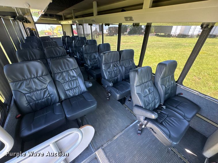 image for item DU9213 2009 GMC C5V042 shuttle bus