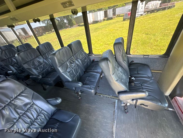 image for item DU9213 2009 GMC C5V042 shuttle bus