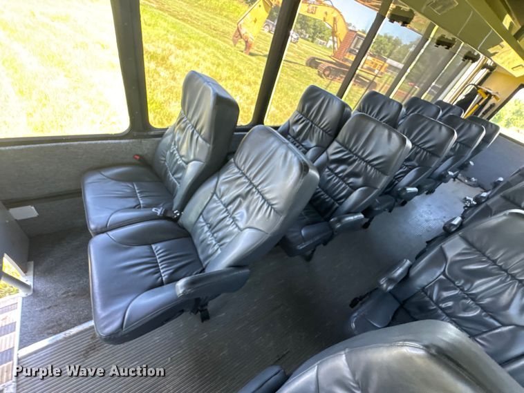 image for item DU9213 2009 GMC C5V042 shuttle bus