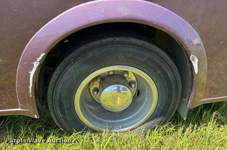 image for item DU9213 2009 GMC C5V042 shuttle bus