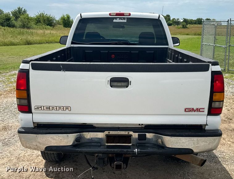 image for item DU9223 2006 GMC Sierra 2500HD pickup truck