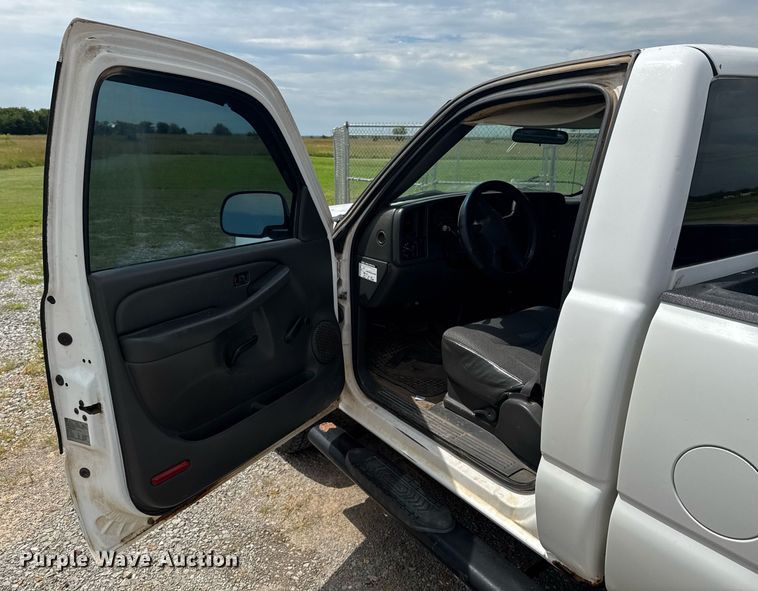 image for item DU9223 2006 GMC Sierra 2500HD pickup truck