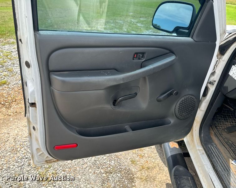 image for item DU9223 2006 GMC Sierra 2500HD pickup truck