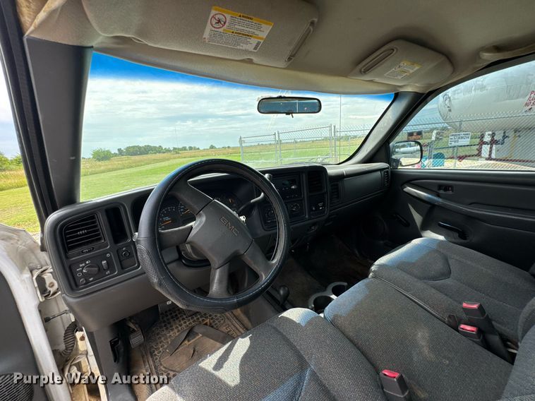 image for item DU9223 2006 GMC Sierra 2500HD pickup truck