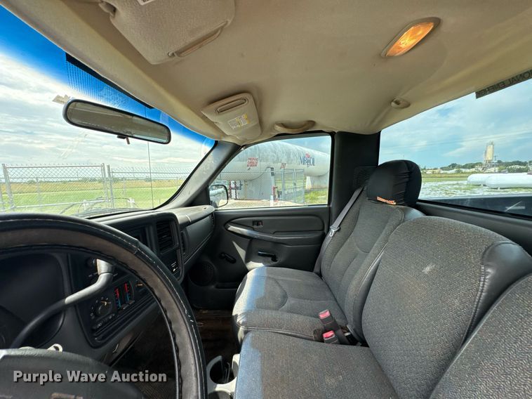 image for item DU9223 2006 GMC Sierra 2500HD pickup truck