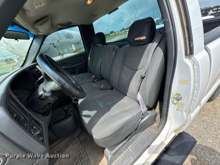 image for item DU9223 2006 GMC Sierra 2500HD pickup truck