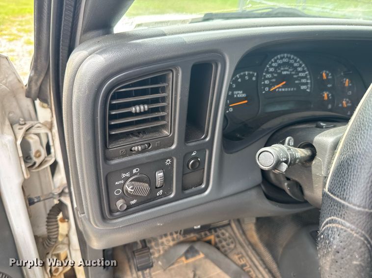 image for item DU9223 2006 GMC Sierra 2500HD pickup truck