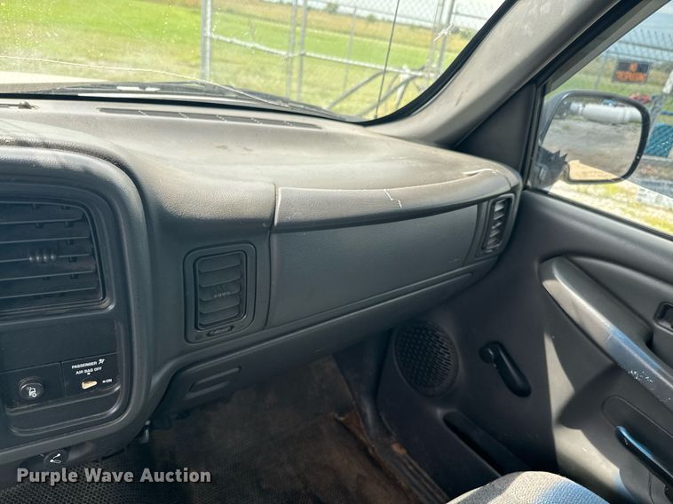 image for item DU9223 2006 GMC Sierra 2500HD pickup truck