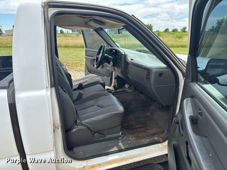 image for item DU9223 2006 GMC Sierra 2500HD pickup truck