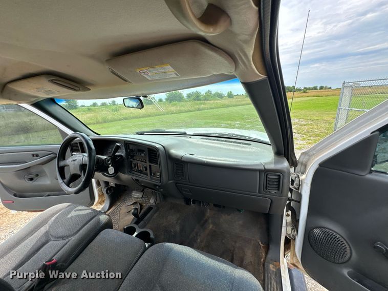 image for item DU9223 2006 GMC Sierra 2500HD pickup truck