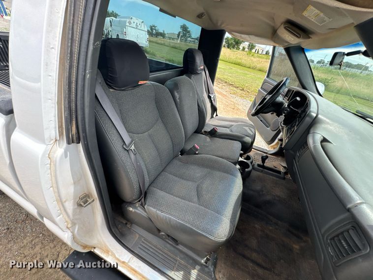 image for item DU9223 2006 GMC Sierra 2500HD pickup truck