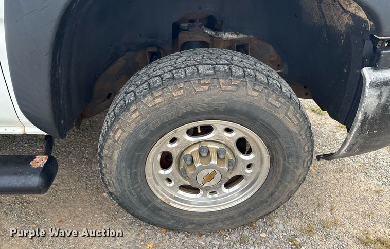 image for item DU9223 2006 GMC Sierra 2500HD pickup truck