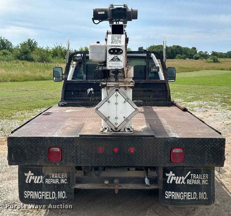 image for item DU9224 2007 Chevrolet Silverado 3500HD flatbed pickup truck