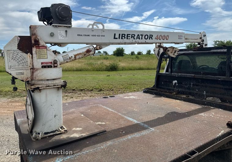 image for item DU9224 2007 Chevrolet Silverado 3500HD flatbed pickup truck