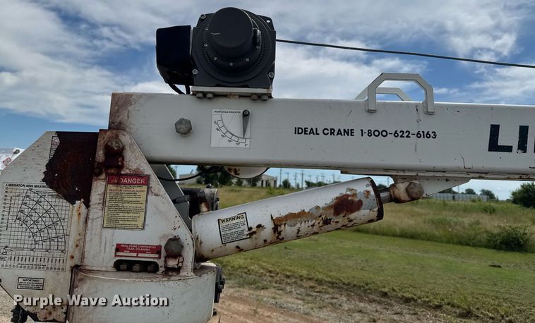 image for item DU9224 2007 Chevrolet Silverado 3500HD flatbed pickup truck