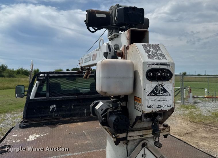 image for item DU9224 2007 Chevrolet Silverado 3500HD flatbed pickup truck