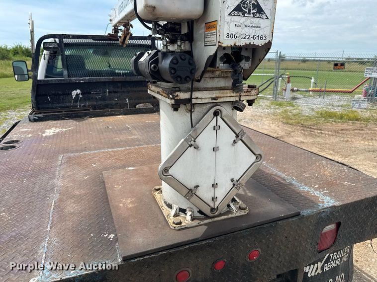 image for item DU9224 2007 Chevrolet Silverado 3500HD flatbed pickup truck