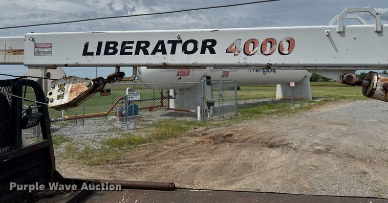 image for item DU9224 2007 Chevrolet Silverado 3500HD flatbed pickup truck