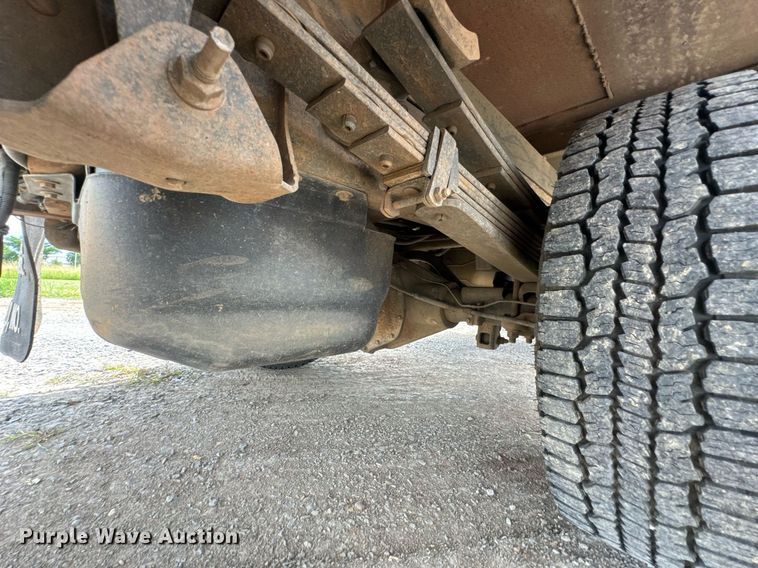 image for item DU9224 2007 Chevrolet Silverado 3500HD flatbed pickup truck