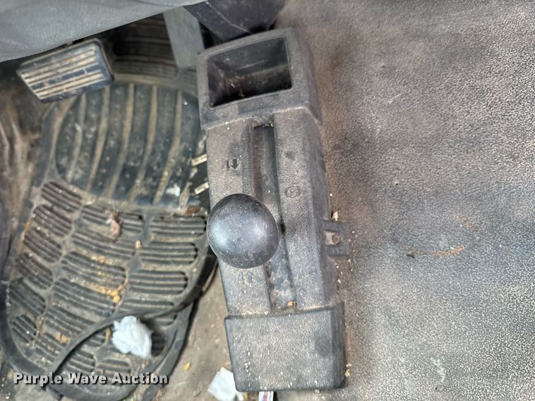 image for item DU9224 2007 Chevrolet Silverado 3500HD flatbed pickup truck