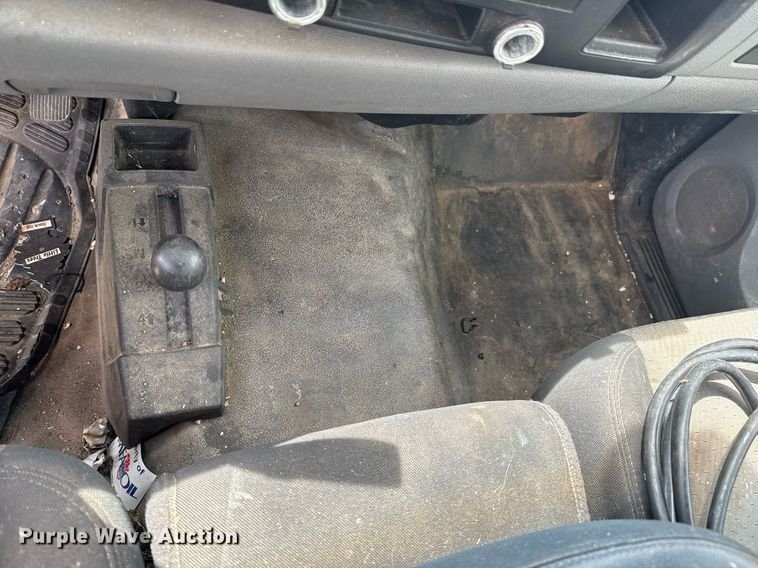 image for item DU9224 2007 Chevrolet Silverado 3500HD flatbed pickup truck