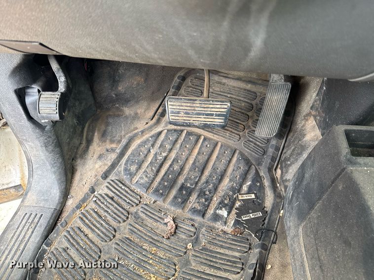 image for item DU9224 2007 Chevrolet Silverado 3500HD flatbed pickup truck