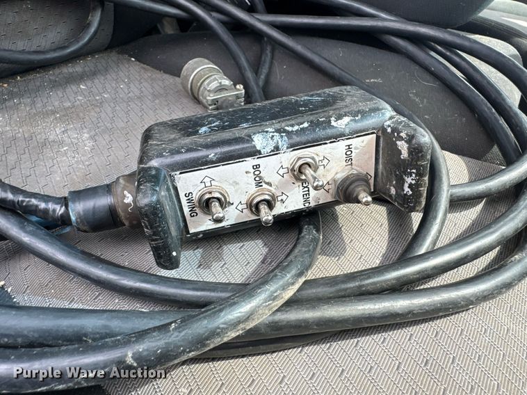 image for item DU9224 2007 Chevrolet Silverado 3500HD flatbed pickup truck