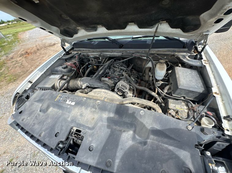 image for item DU9224 2007 Chevrolet Silverado 3500HD flatbed pickup truck