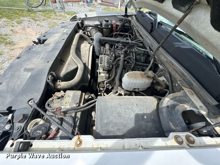 image for item DU9224 2007 Chevrolet Silverado 3500HD flatbed pickup truck