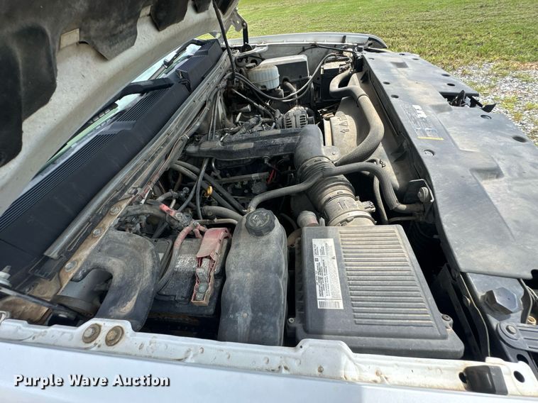 image for item DU9224 2007 Chevrolet Silverado 3500HD flatbed pickup truck