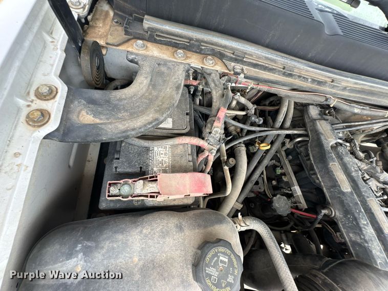 image for item DU9224 2007 Chevrolet Silverado 3500HD flatbed pickup truck