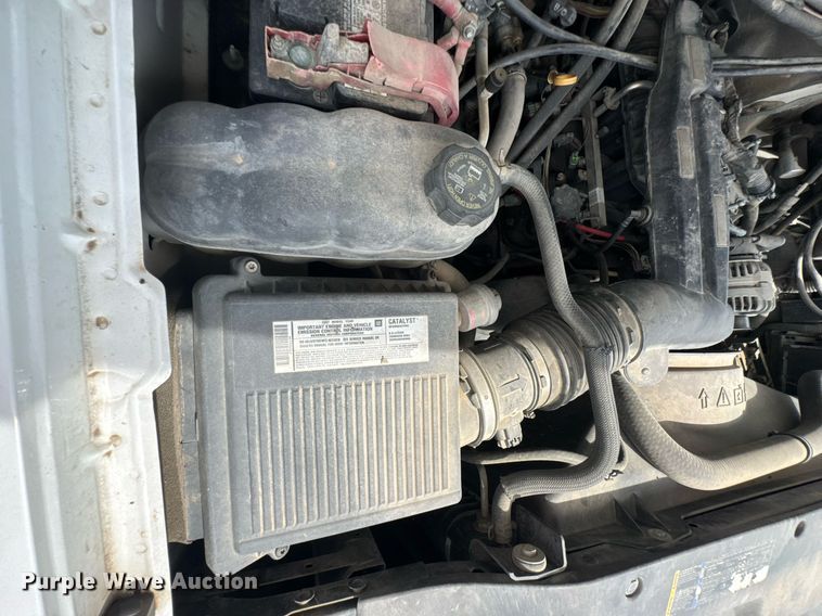 image for item DU9224 2007 Chevrolet Silverado 3500HD flatbed pickup truck