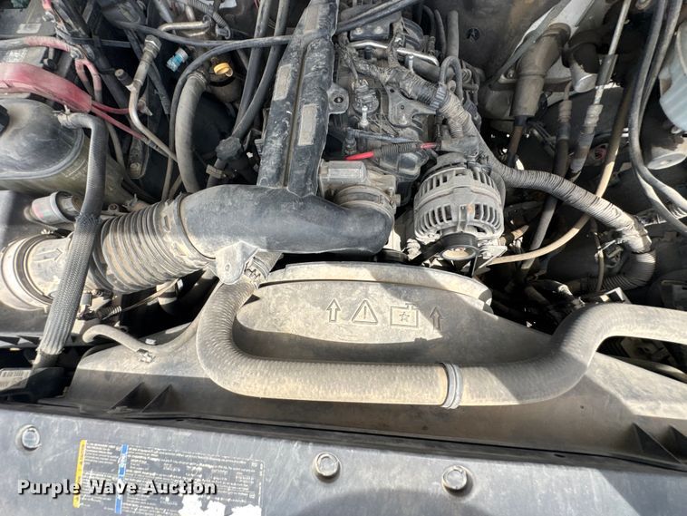 image for item DU9224 2007 Chevrolet Silverado 3500HD flatbed pickup truck